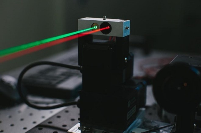 Facebook muốn kết nối Internet bằng tia laser