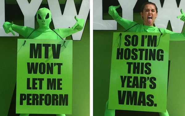 2 năm sau sân khấu tai tiếng, Miley quay lại chủ xị VMAs 2015