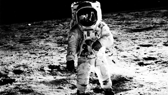 Cái giá của cuộc đổ bộ đầu tiên lên mặt trăng