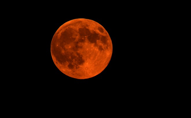 Siêu trăng ấn tượng đầu tiên của mùa thu 2015