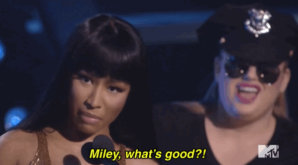 Nicki Minaj khiêu khích Miley Cyrus trên sân khấu VMA 2015
