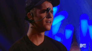 Phần trình diễn đầy nước mắt của Justin Bieber tại VMA 2015