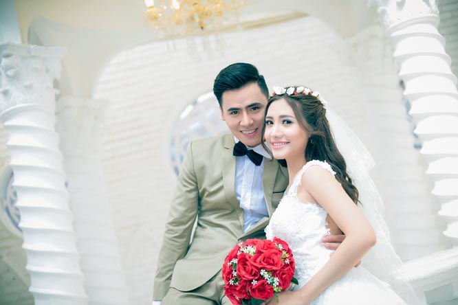 Cặp đôi Dương Hiểu Ngọc - Hồ Văn Phúc nồng nàn với Áo cưới Tommy Nguyễn