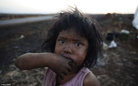 Bộ lạc cổ xưa sống trong rừng Amazon bị đẩy vào đường cùng bi kịch