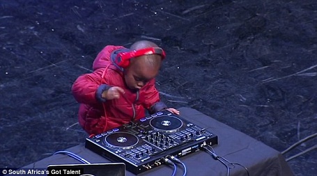 DJ 3 tuổi gây sốt vòng bán kết cuộc thi Tìm kiếm Tài năng