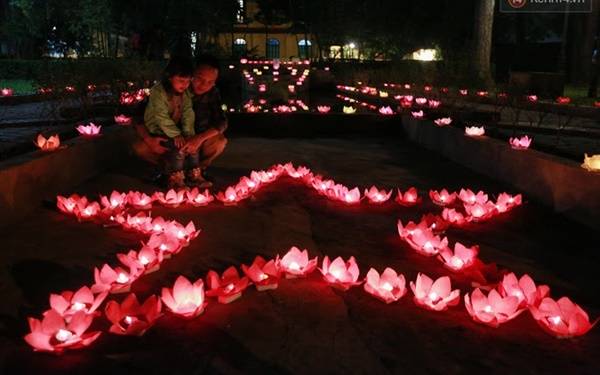 500 chiếc đèn hoa đăng thắp sáng tư gia Đại tướng Võ Nguyên Giáp