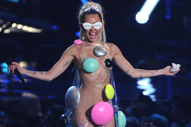 Miley Cyrus lên kế hoạch tổ chức show khỏa thân