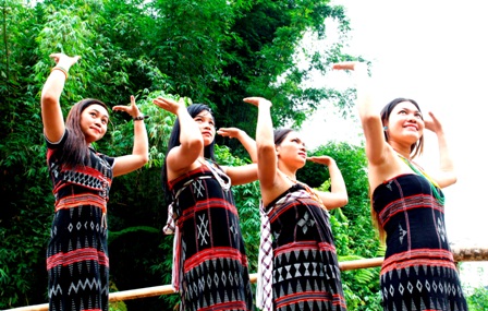 Độc đáo vũ điệu “tung tung za zá” của đồng bào Cơtu – Quảng Nam