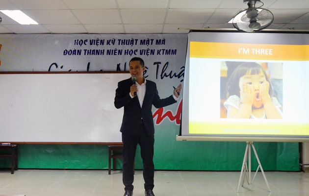 Diễn giả, MC Phan Phúc Thắng giao lưu với sinh viên