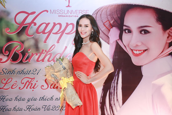 Lê Thị Sang tổ chức tiệc mừng sau cuộc thi Hoa hậu Hoàn Vũ
