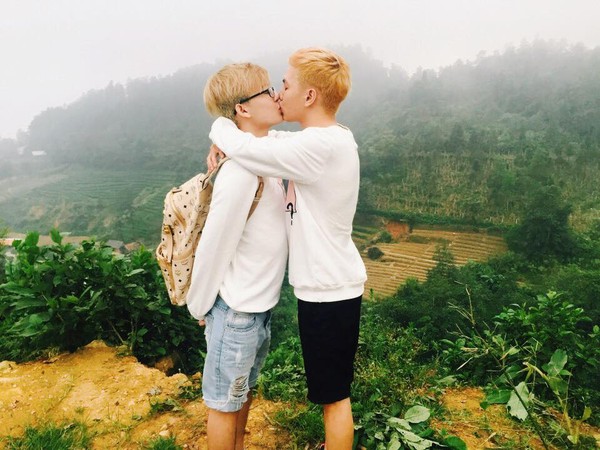 Cặp đồng tính mỹ nam Sài Gòn sẽ khiến bạn tan chảy vì chuyện tình siêu ngọt ngào