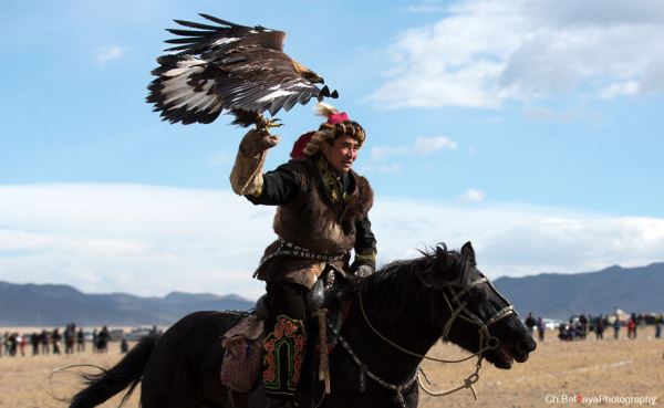 Lễ hội đại bàng nổi tiếng trên thảo nguyên Mông Cổ