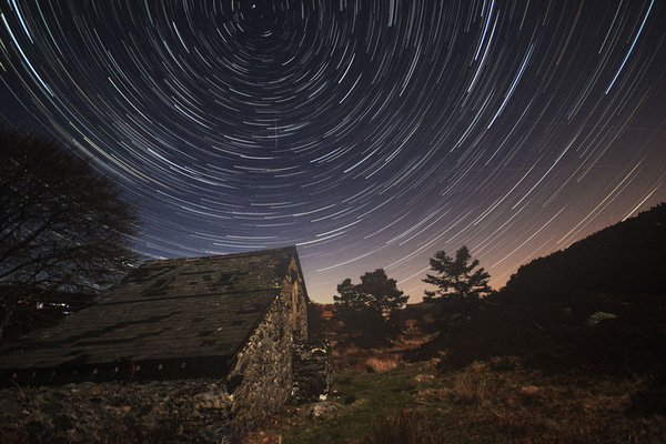 Vẻ đẹp thơ mộng của công viên quốc gia xứ Wales dưới bầu trời đêm ngàn sao