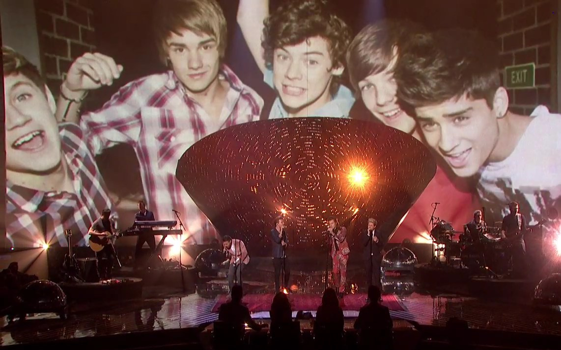 Xúc động sân khấu cuối của One Direction trước khi ngừng hoạt động
