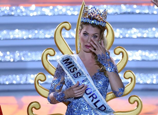 Tân Hoa hậu Thế giới không được chào đón khi về nước