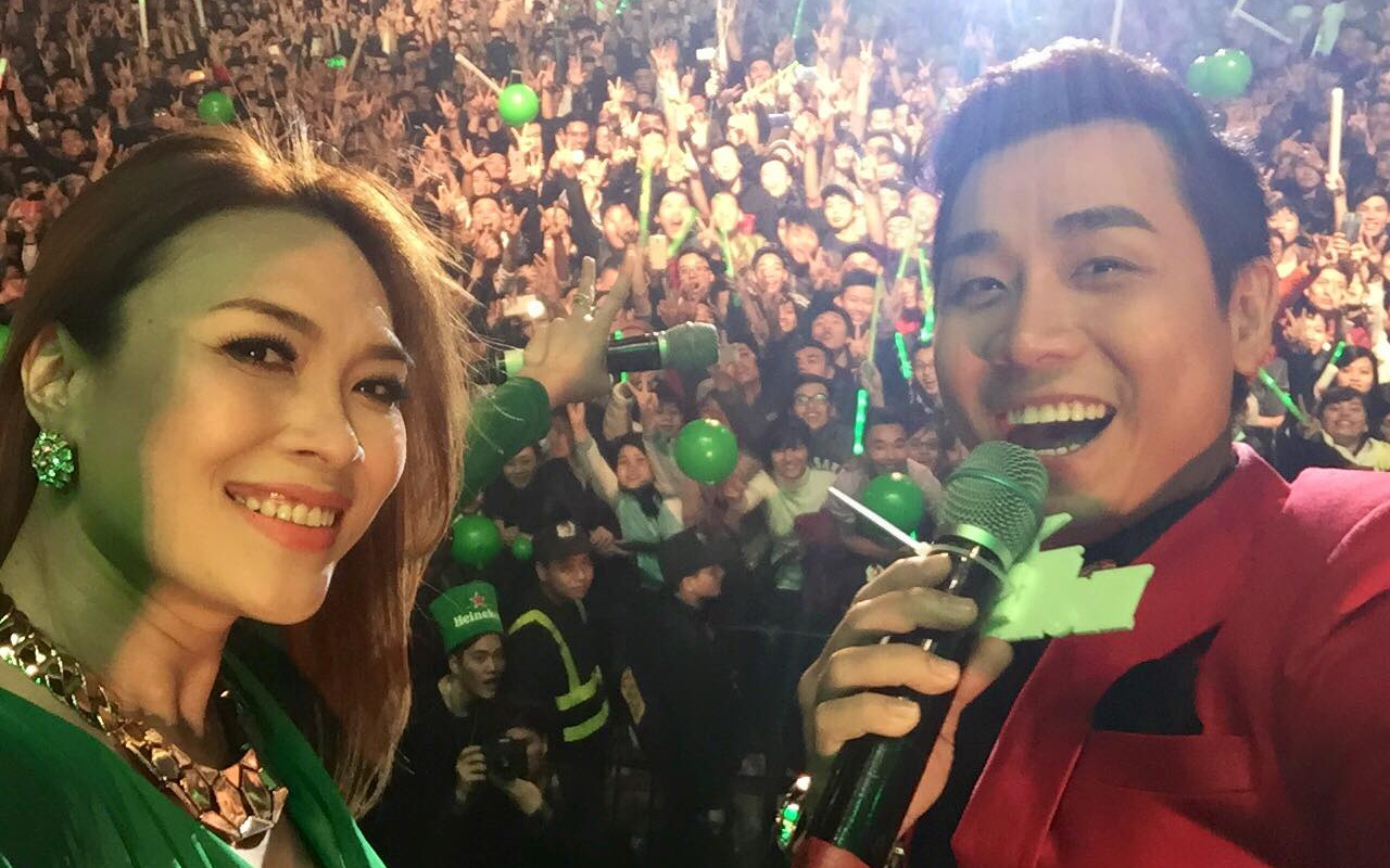 Mỹ Tâm diễn "bốc", selfie cùng MC Nguyên Khang và hàng nghìn khán giả