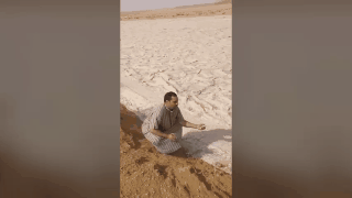 Giải mã hiện tượng kỳ bí: "dòng sông cát" chảy giữa sa mạc
