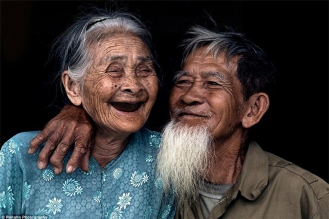 Mối tình cảm động của cặp vợ chồng 92 tuổi