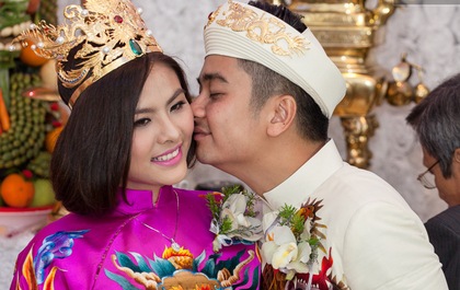 Vân Trang diện "Hoàng bào", hạnh phúc được chú rể Việt kiều hôn trong ngày cưới