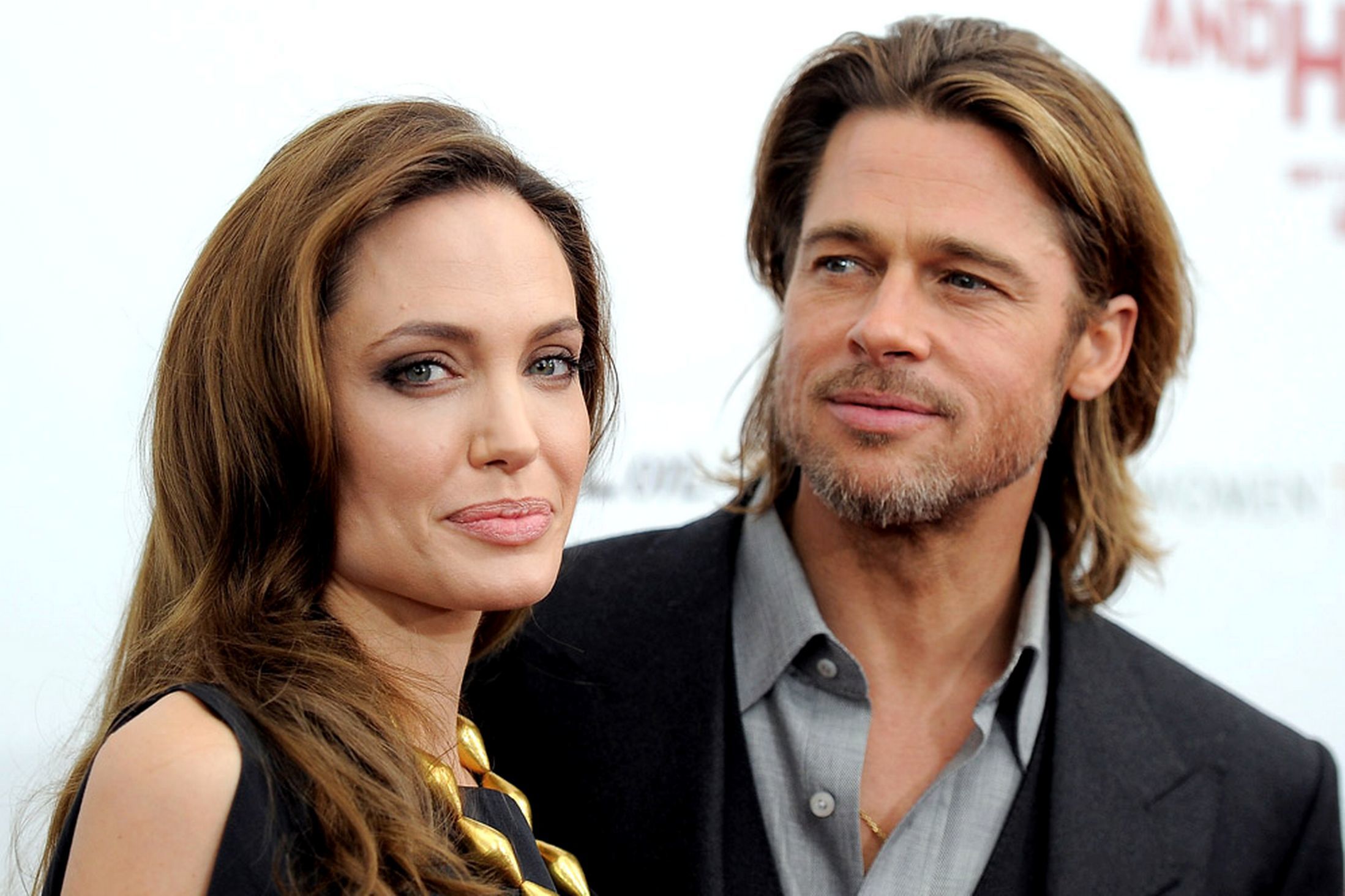 Chính phủ Campuchia bác tin Jolie-Pitt nhận con nuôi