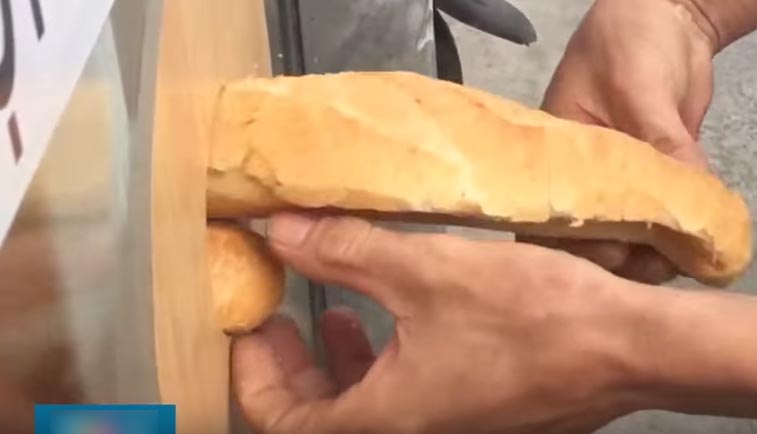 Nhiều người lạm dụng thùng bánh mì từ thiện ở Sài Gòn