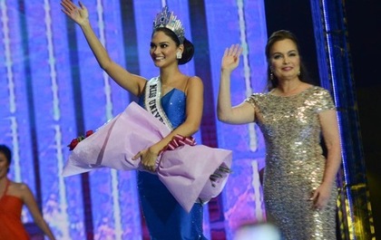 Hoa hậu Hoàn vũ 2015 Pia được đăng quang lần hai khi về nước