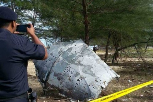 Vật thể nghi thuộc MH370 trôi dạt bờ biển Malaysia