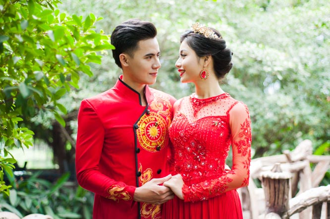 Cặp đôi Hồ Văn Phúc - Ánh Minh thêm gắn kết với Áo dài cưới Tommy Nguyễn