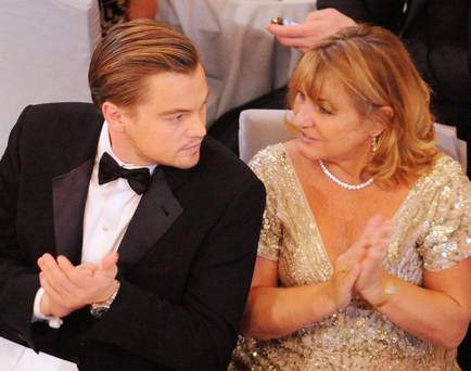 Xúc động trước tình cảm Leonardo DiCaprio dành cho mẹ