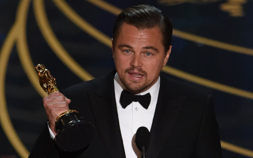 Leonardo DiCaprio chia sẻ ngay trên facebook sau khi "ẵm" giải lớn tại Oscar 2016