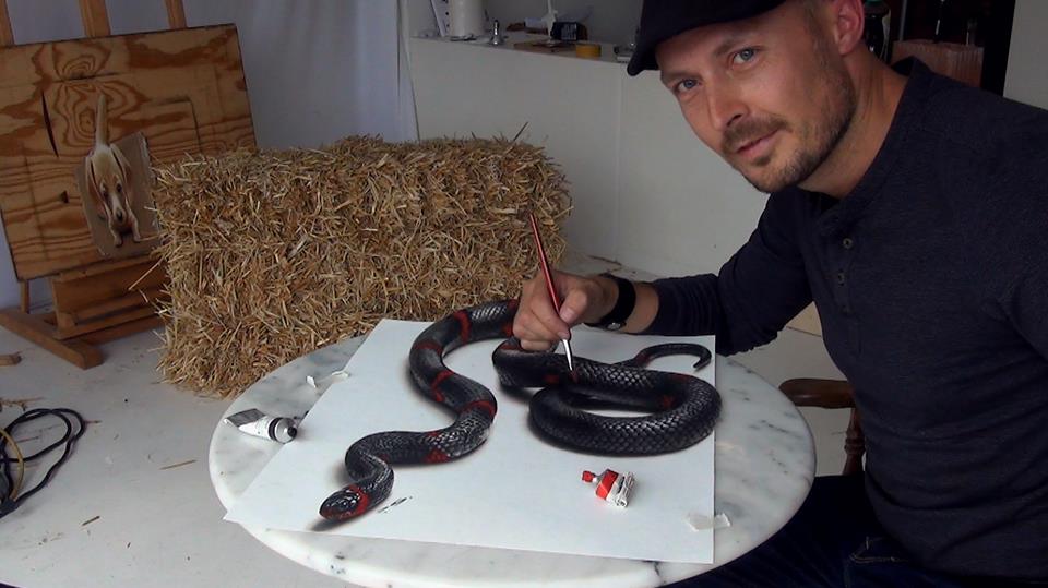Tranh vẽ rắn khiến người xem hết hồn vì quá thật