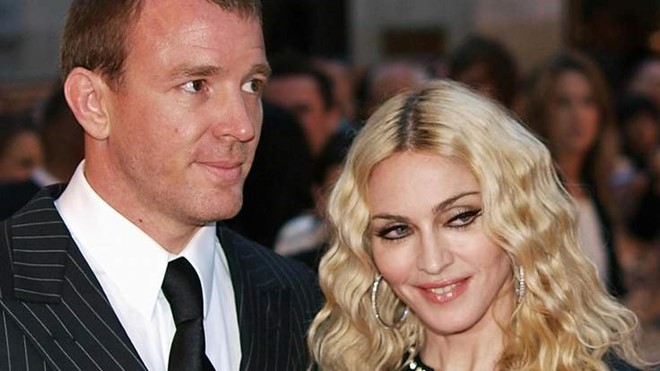 Tòa giục Madonna và chồng cũ giải quyết tranh chấp nuôi con