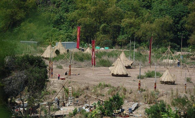 Hơn 20 lều tre đã được dựng ở phim trường "King Kong"