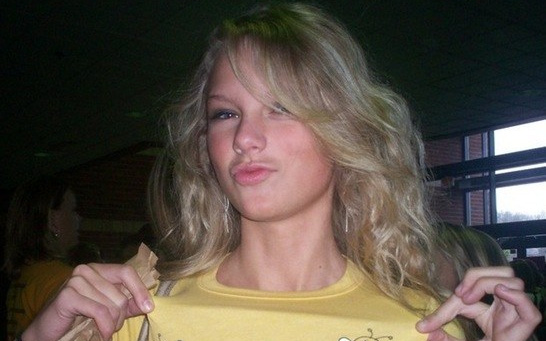 Taylor Swift lộ loạt bình luận văng tục thời "trẻ trâu" trên MySpace
