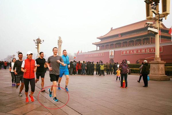 Mark Zuckerberg bị chỉ trích vì chạy bộ tại Bắc Kinh mà không đeo khẩu trang