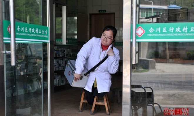 Nghị lực của cô bác sĩ trẻ cụt chân ở Trung Quốc