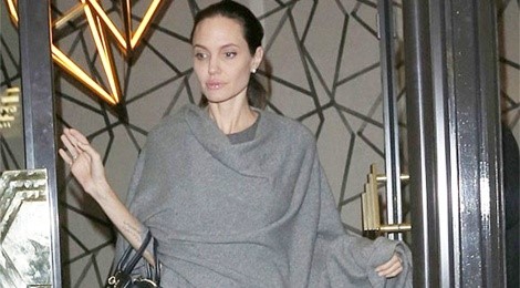 Angelina Jolie chỉ nặng 36kg giữa tin đồn ly hôn Brad Pitt