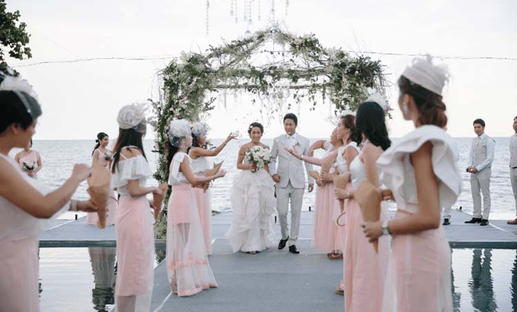 Đám cưới siêu xa hoa bên bờ biển của cặp đôi tỉ phú Thái Lan