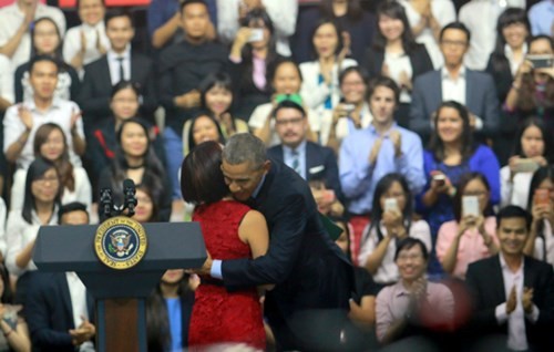 Ông Obama nhất định ký tên vào bài phát biểu của MC Việt