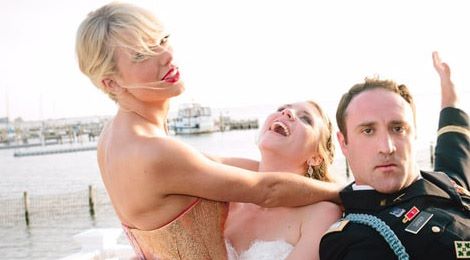 Taylor Swift lộ diện ở đám cưới fan sau khi chia tay Calvin