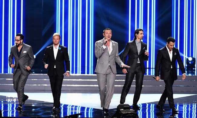 Backstreet Boys tái hợp trên sân khấu Hoa hậu Mỹ