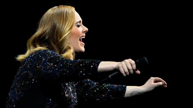 Adele chửi nhà sản xuất nghi ngờ chất giọng của mình