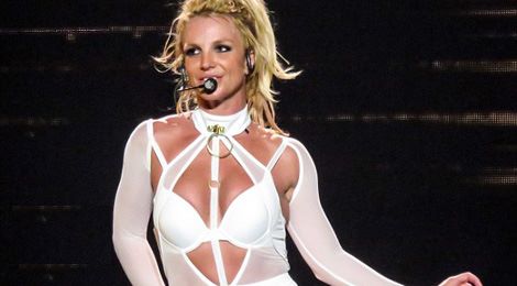 Britney Spears ngày càng thon thả, gợi cảm trên sân khấu