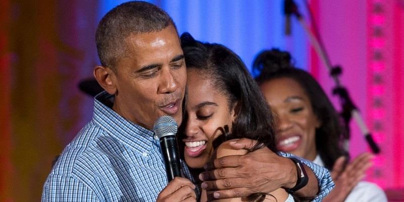 Tan chảy trước cách Tổng thống Mỹ Barack Obama mừng sinh nhật con gái