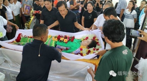 Lễ tang đầy nước mắt của thí sinh Hoa hậu Myanmar vừa đột tử
