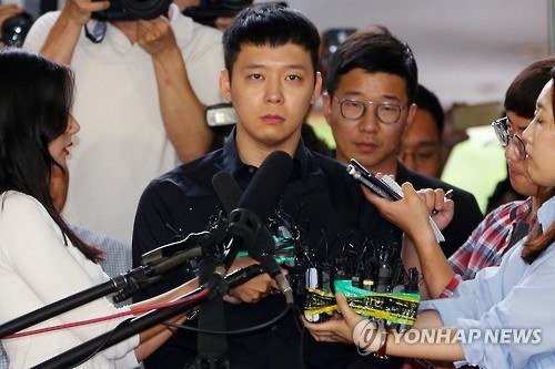 Yoochun thoát tội hiếp dâm vì thiếu bằng chứng