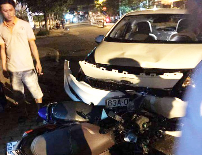 Cảnh sát cơ động lái ôtô tông xe máy gây chết người