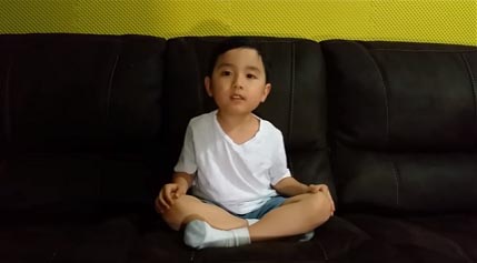 Cậu bé Việt kiều 5 tuổi cover hit "Anh cứ đi đi" cực đáng yêu