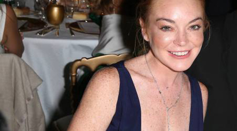 Lindsay Lohan mặc hớ hênh khi đi tiệc