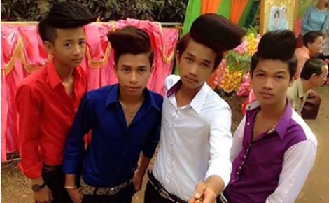 Mái tóc độc đáo của 4 chàng trai Việt lên mạng nước ngoài